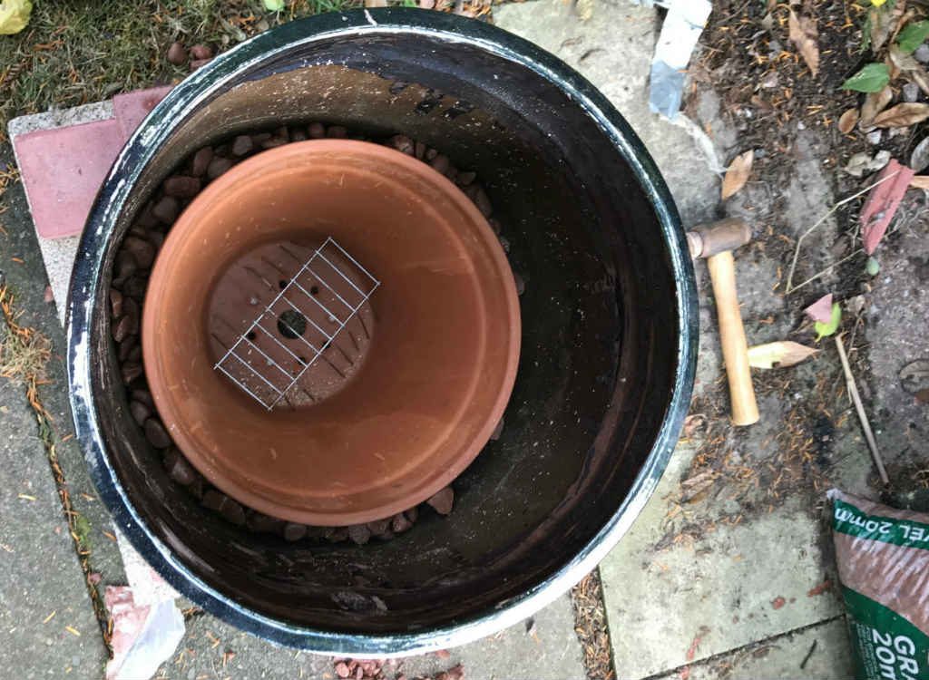 Baking grate as base of tandoor